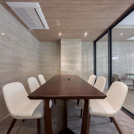 Ramada By Wyndham Bangkok Ten Ekamai Residences Ngoại thất bức ảnh