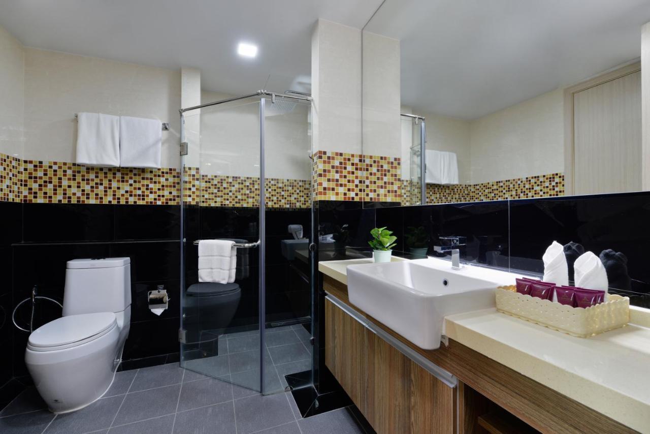 Ramada By Wyndham Bangkok Ten Ekamai Residences Ngoại thất bức ảnh
