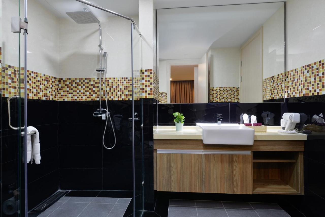 Ramada By Wyndham Bangkok Ten Ekamai Residences Ngoại thất bức ảnh