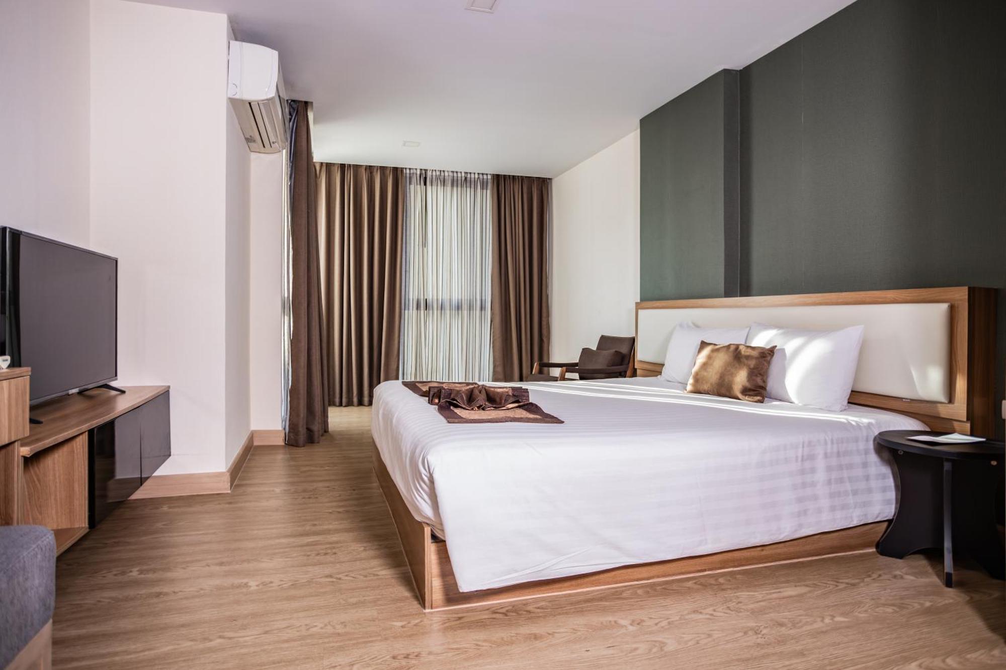 Ramada By Wyndham Bangkok Ten Ekamai Residences Ngoại thất bức ảnh