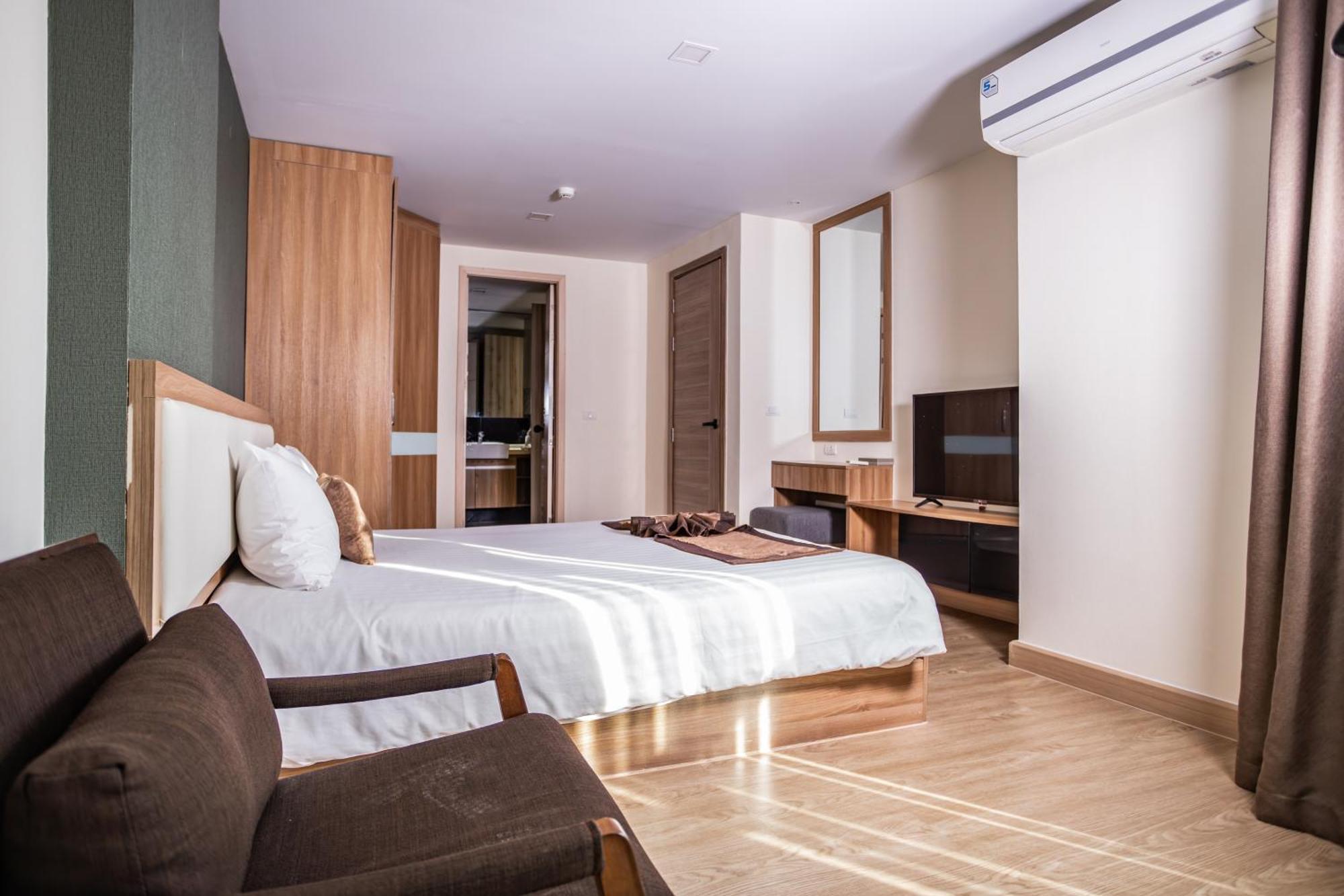 Ramada By Wyndham Bangkok Ten Ekamai Residences Ngoại thất bức ảnh