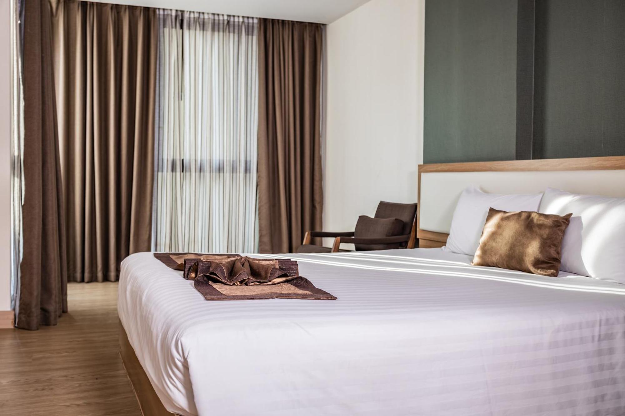 Ramada By Wyndham Bangkok Ten Ekamai Residences Ngoại thất bức ảnh