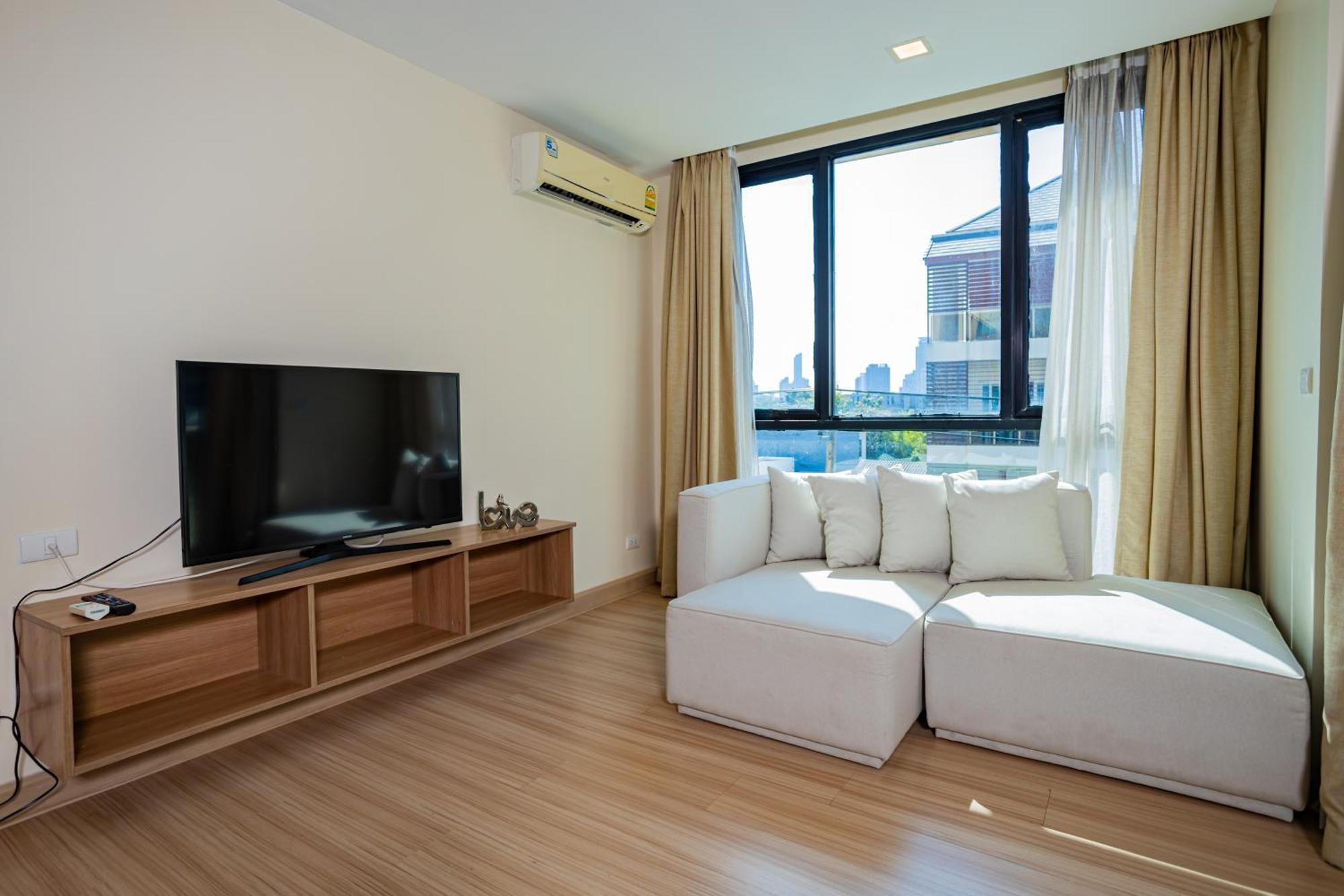 Ramada By Wyndham Bangkok Ten Ekamai Residences Ngoại thất bức ảnh