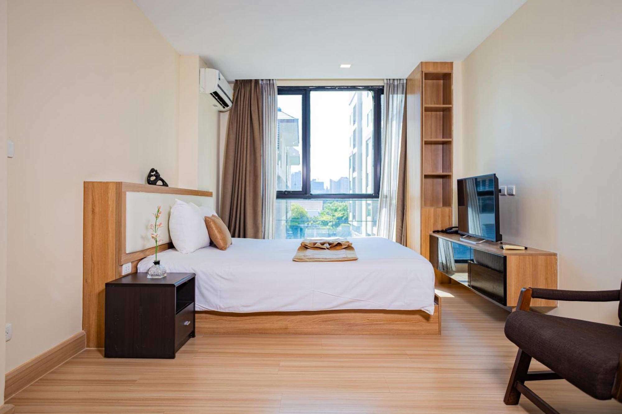 Ramada By Wyndham Bangkok Ten Ekamai Residences Ngoại thất bức ảnh