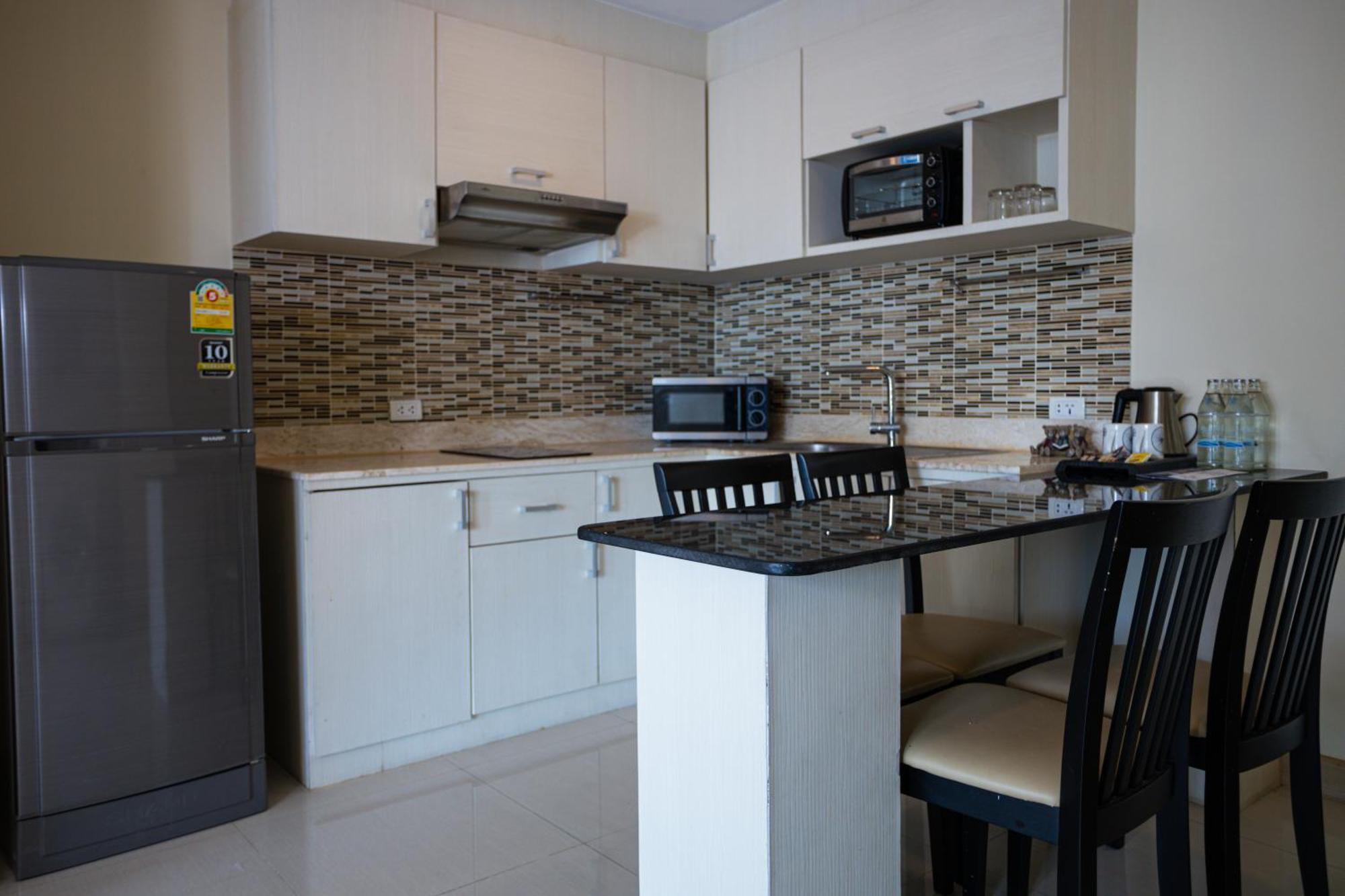 Ramada By Wyndham Bangkok Ten Ekamai Residences Ngoại thất bức ảnh