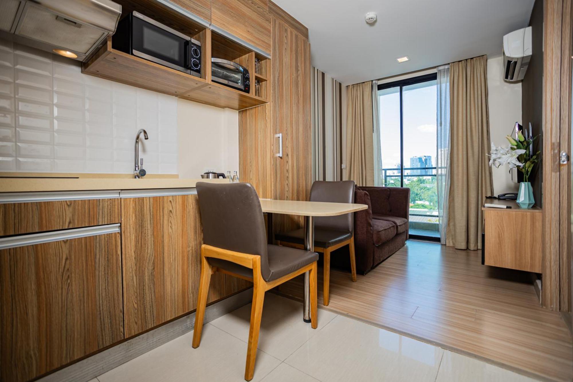 Ramada By Wyndham Bangkok Ten Ekamai Residences Ngoại thất bức ảnh