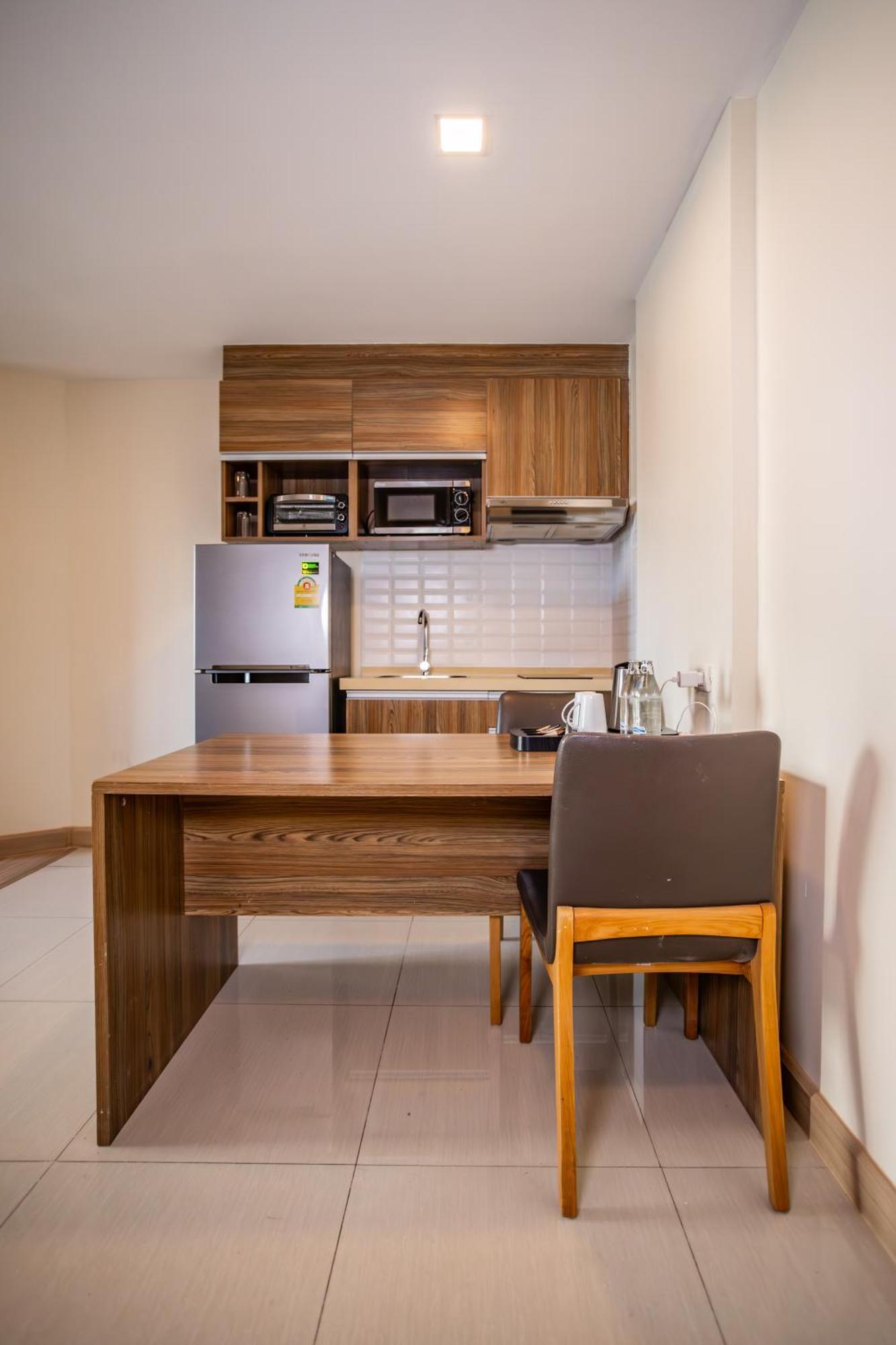Ramada By Wyndham Bangkok Ten Ekamai Residences Ngoại thất bức ảnh
