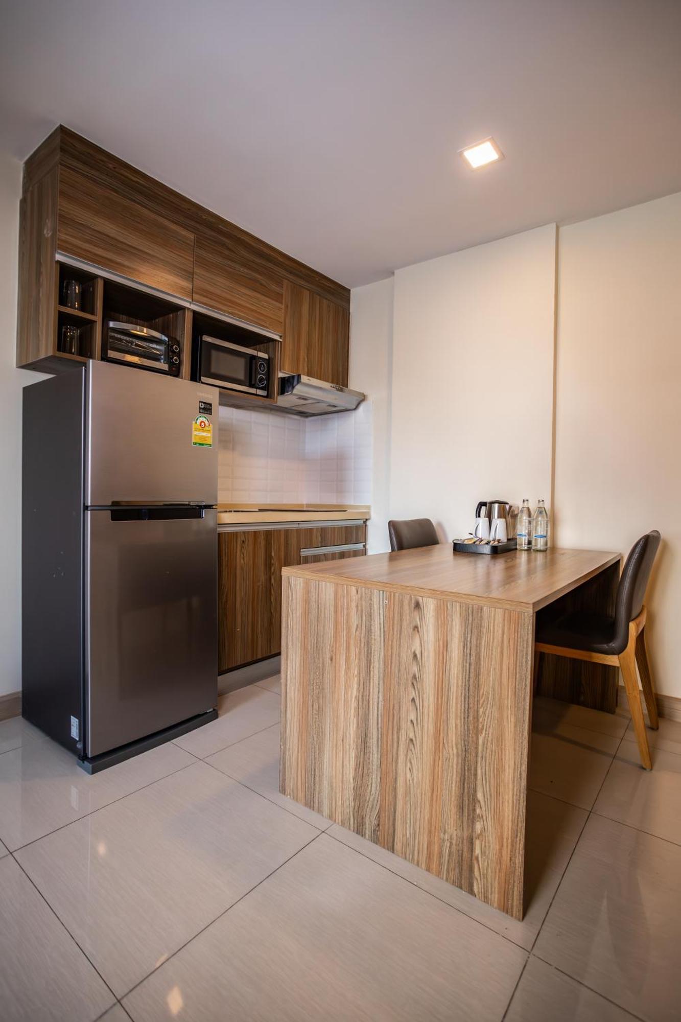 Ramada By Wyndham Bangkok Ten Ekamai Residences Ngoại thất bức ảnh
