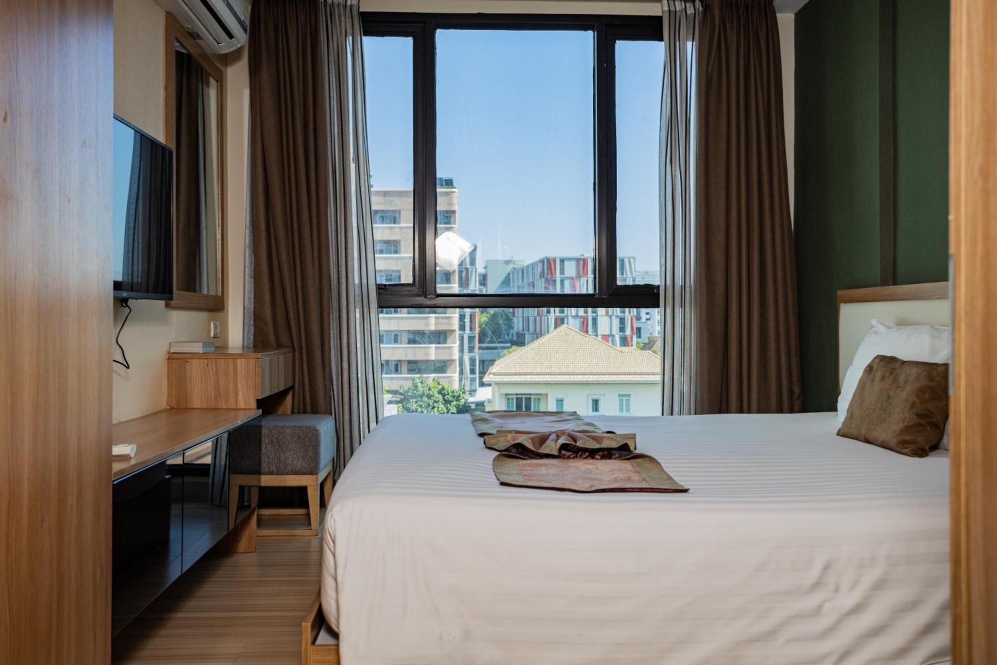 Ramada By Wyndham Bangkok Ten Ekamai Residences Ngoại thất bức ảnh
