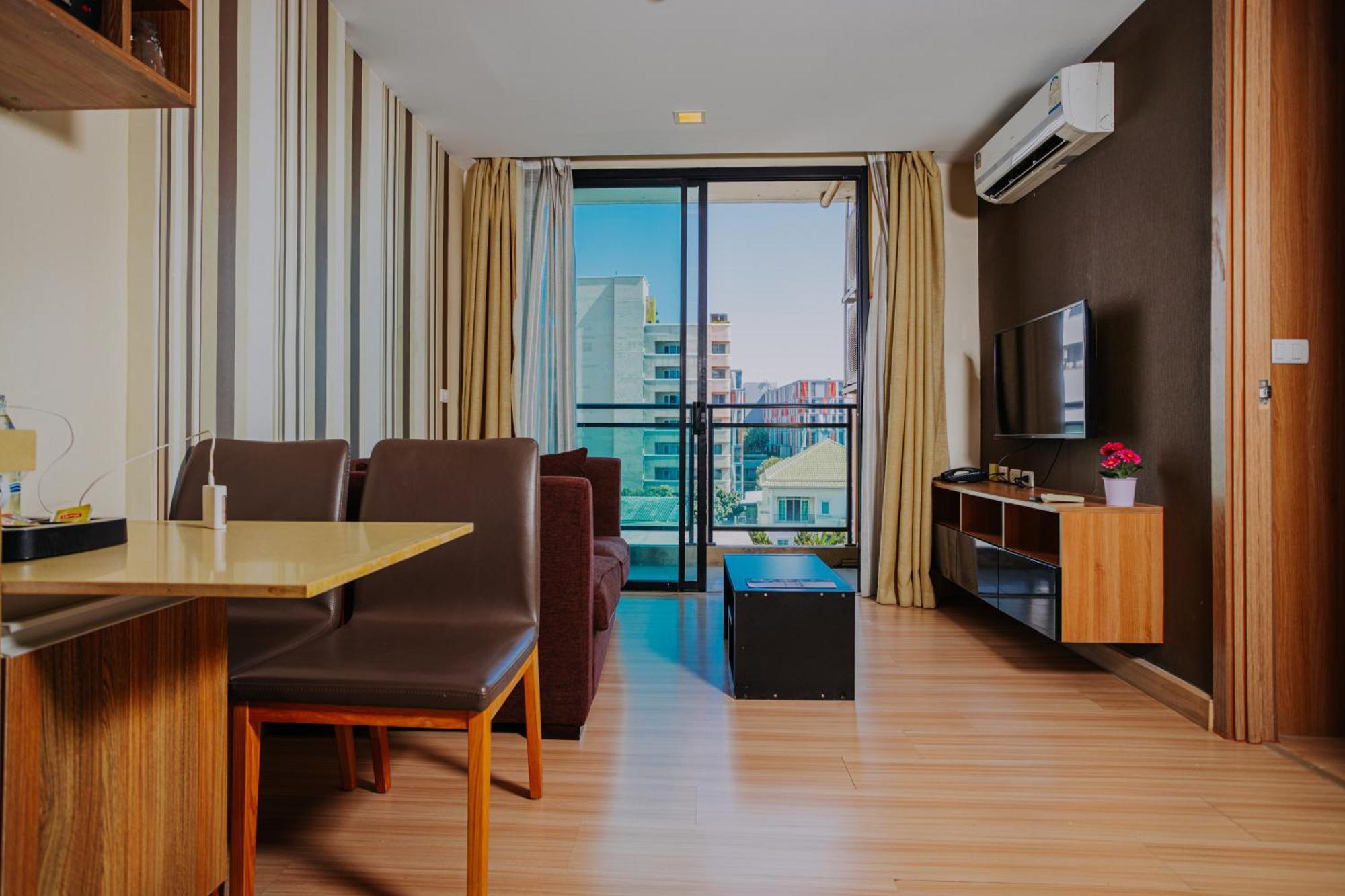 Ramada By Wyndham Bangkok Ten Ekamai Residences Ngoại thất bức ảnh