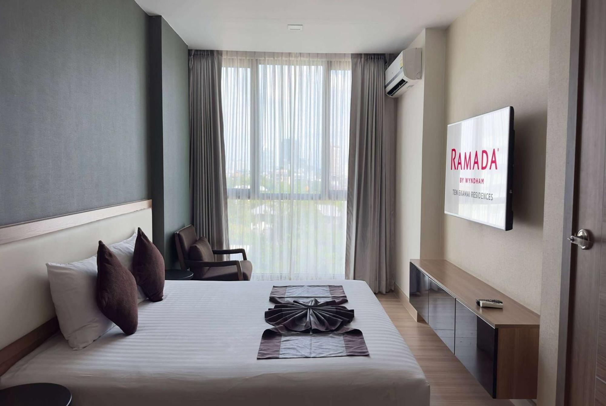 Ramada By Wyndham Bangkok Ten Ekamai Residences Ngoại thất bức ảnh