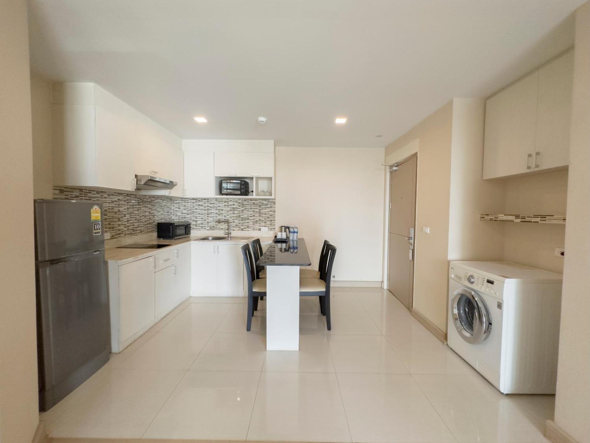Ramada By Wyndham Bangkok Ten Ekamai Residences Ngoại thất bức ảnh
