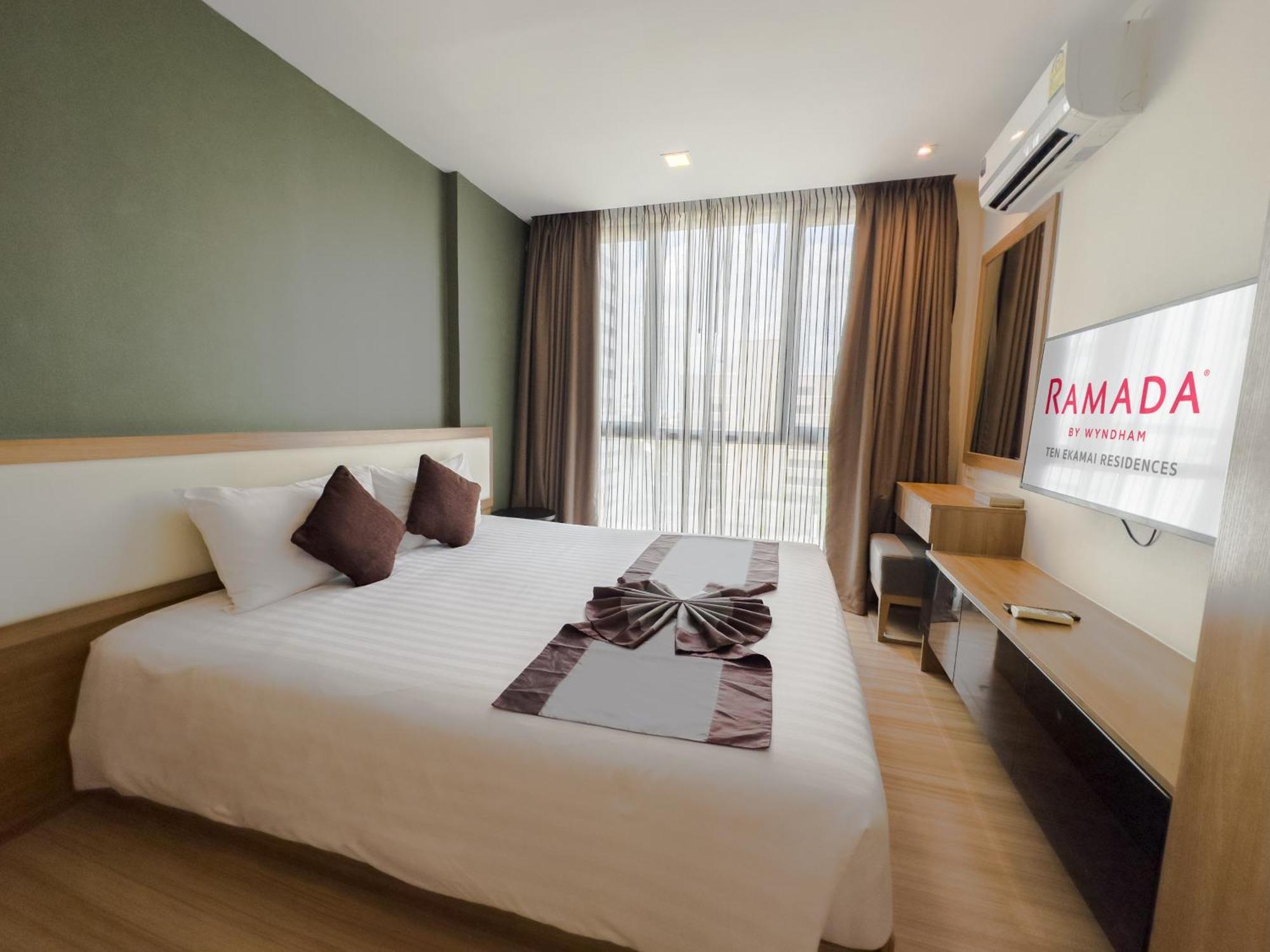 Ramada By Wyndham Bangkok Ten Ekamai Residences Ngoại thất bức ảnh