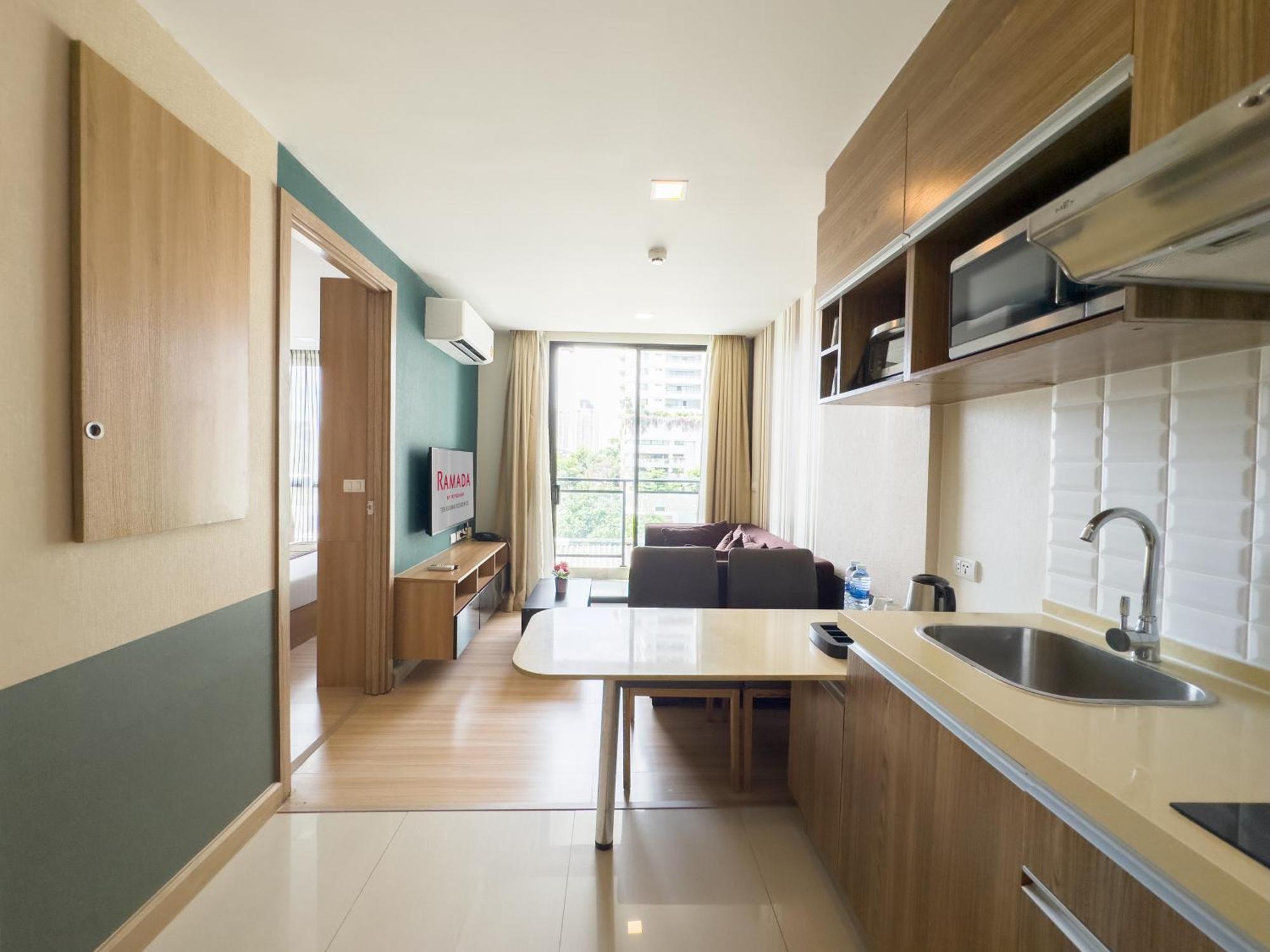 Ramada By Wyndham Bangkok Ten Ekamai Residences Ngoại thất bức ảnh