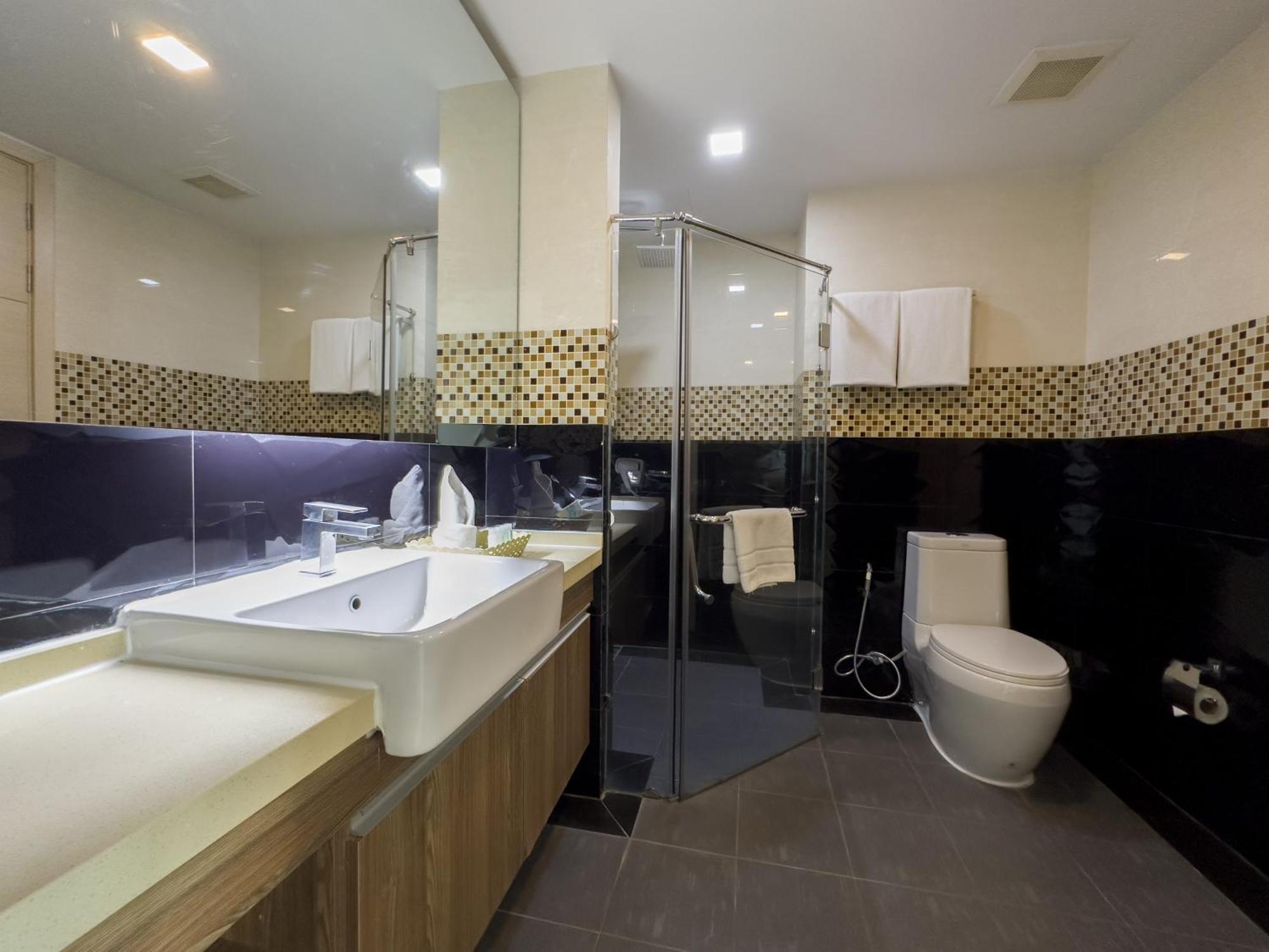 Ramada By Wyndham Bangkok Ten Ekamai Residences Ngoại thất bức ảnh