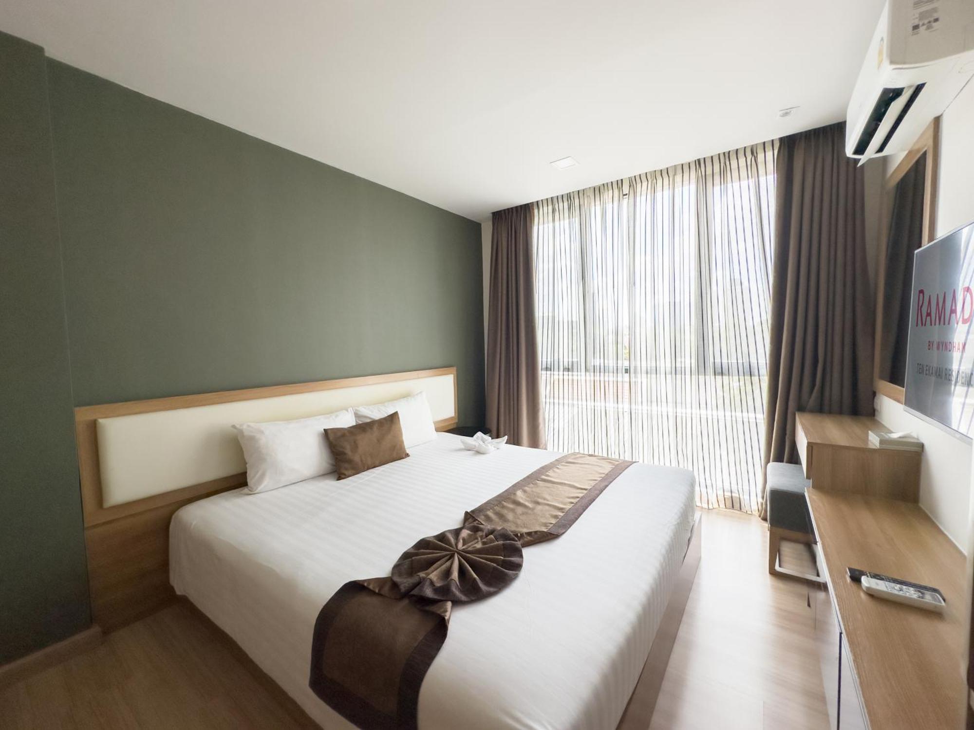 Ramada By Wyndham Bangkok Ten Ekamai Residences Ngoại thất bức ảnh